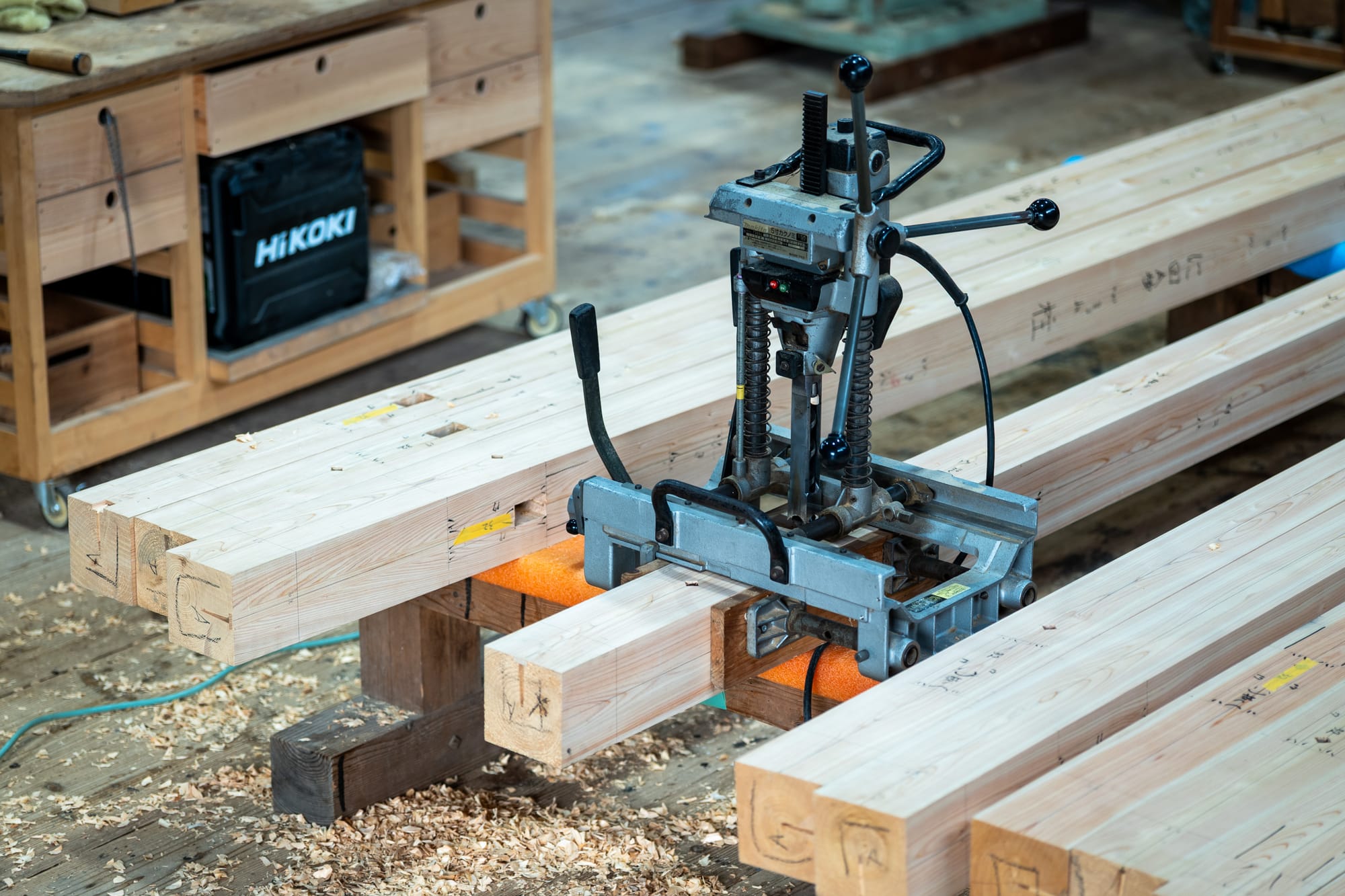 On tuning, using and sharpening mortising machines